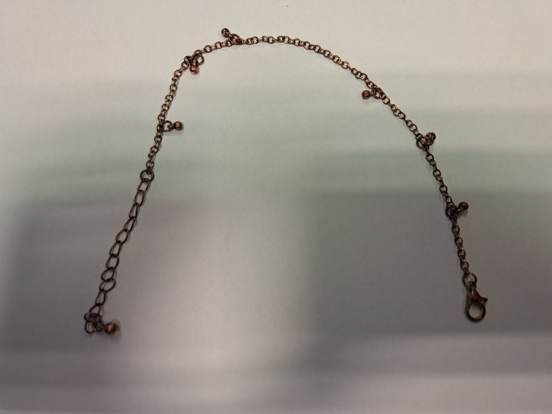 ketting met kleine bedeltjes